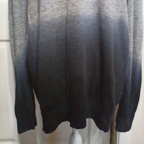 DKNY Sweater - Picture 2 of 3